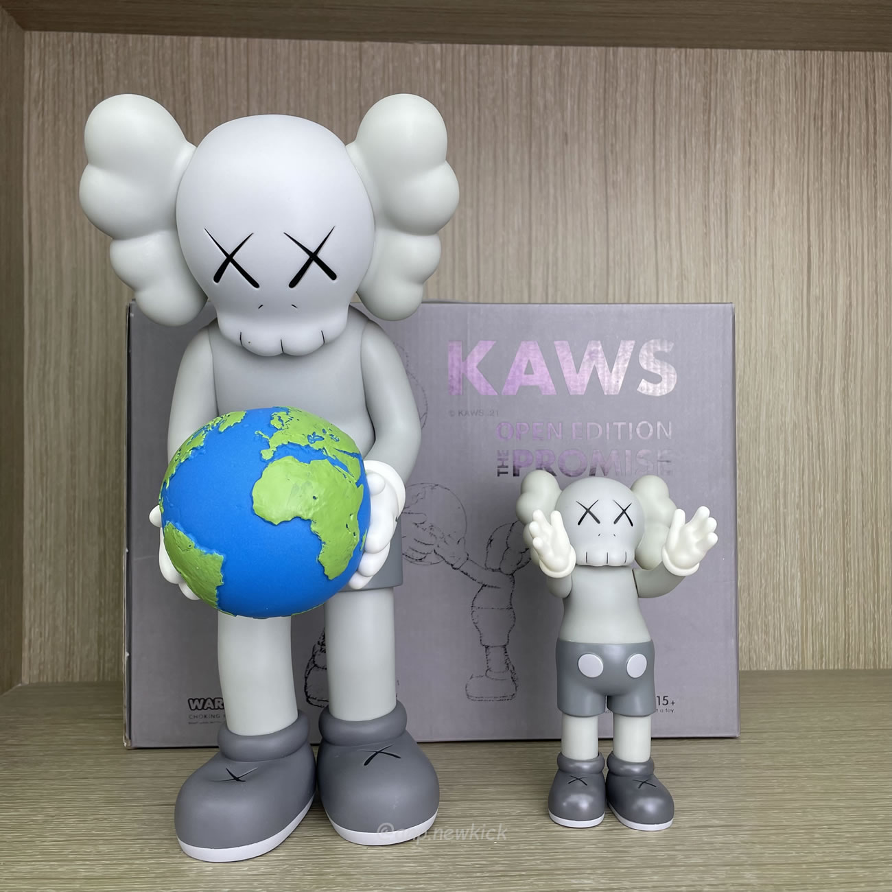 Kaws The Promise Grey Figure (8) - newkick.app